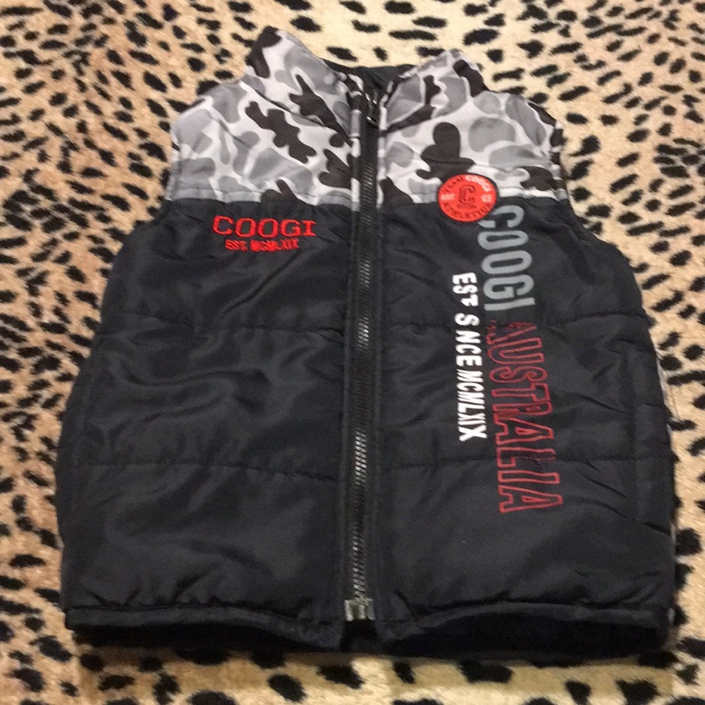 COOGI BOYS VEST 18mths Blk. W/comoflage gray